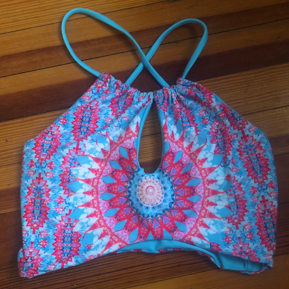 Wolven Reversible Keyhole Top in aqua and pink